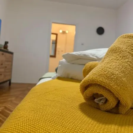 Prijemny V Centre Mesta Apartmán *